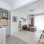 Apartment Jazz & Wine & Next To Sea Garden & Parking & Hbo & Netflix & 2 Bathrooms *