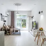 Jazz & Wine & Next To Sea Garden & Parking & Hbo & Netflix & 2 Bathrooms Apartment *