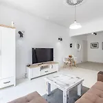 Apartment Jazz & Wine & Next To Sea Garden & Parking & Hbo & Netflix & 2 Bathrooms *