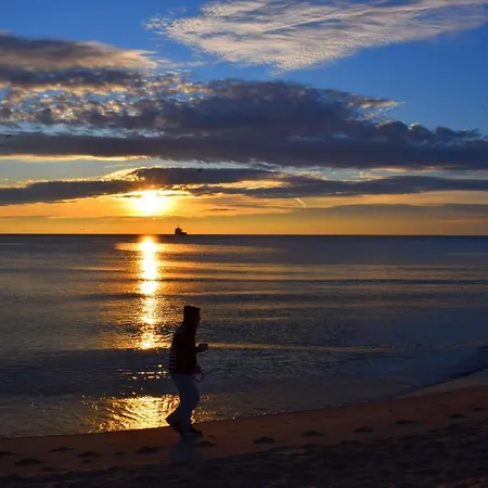 Boutique 100sqm apARTment&2 Bathrooms&Next to Sea Garden&Parking&HBO&Netflix * Varna