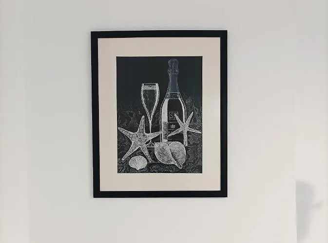 Appartement Boutique 100sqm apARTment&2 Bathrooms&Next to Sea Garden&Parking&HBO&Netflix