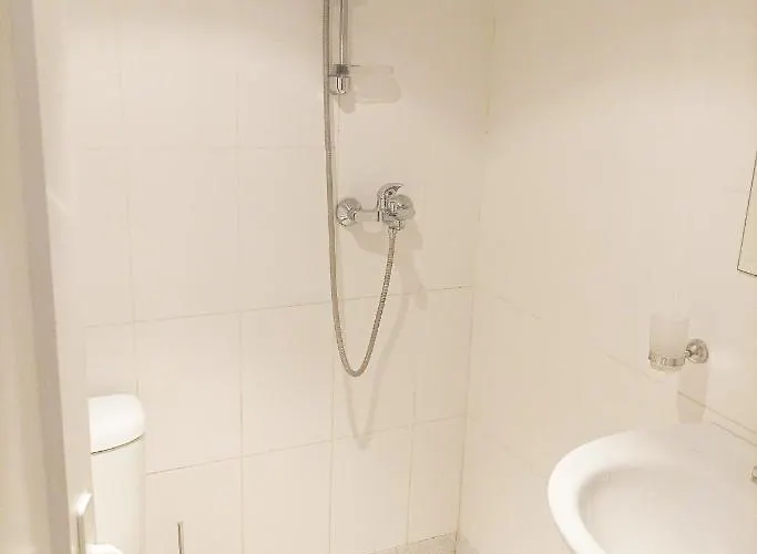 Jazz & Wine Apartment & Next To Sea Garden & Parking & Hbo & Netflix & 2 Bathrooms Apartment *