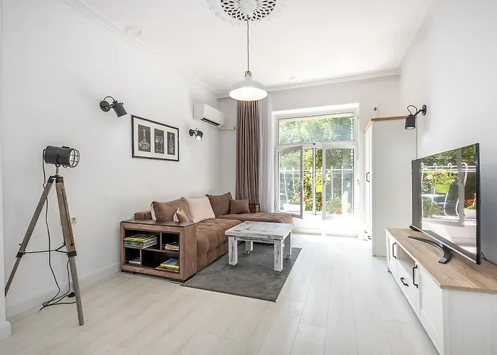 Jazz & Wine Apartment & Next To Sea Garden & Parking & Hbo & Netflix & 2 Bathrooms Apartment *