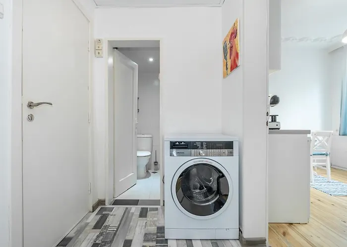 Jazz & Wine Apartment & Next To Sea Garden & Parking & Hbo & Netflix & 2 Bathrooms *