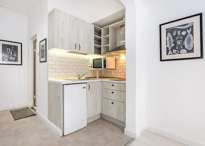 Jazz & Wine Apartment & Next To Sea Garden & Parking & Hbo & Netflix & 2 Bathrooms 바르나