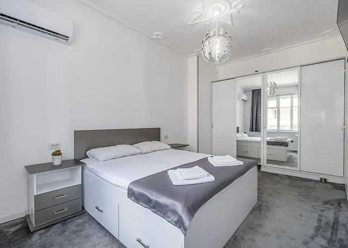 Jazz & Wine Apartment & Next To Sea Garden & Parking & Hbo & Netflix & 2 Bathrooms * 바르나